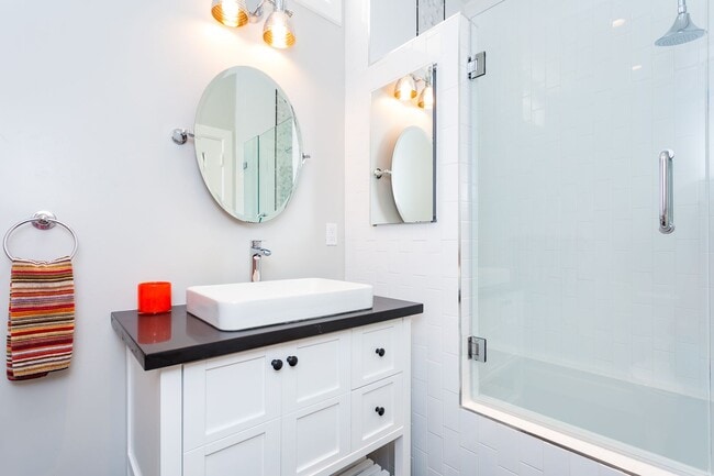 Building Photo - Modern Kensington Cottage