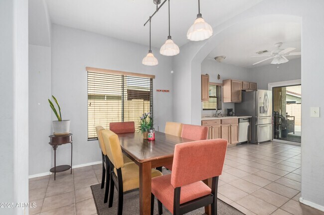 Building Photo - 13436 W Peck Dr