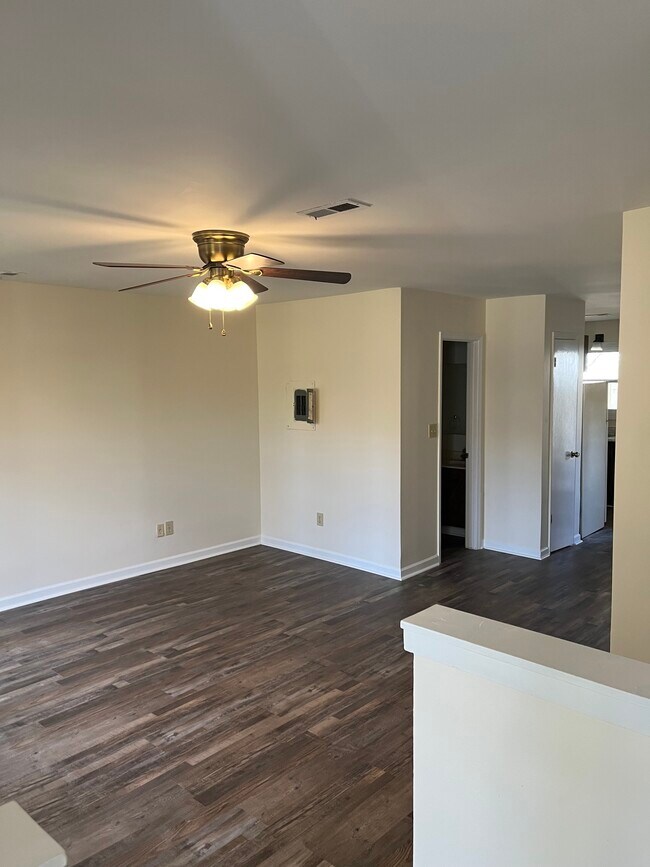 Dining - 403 Hobbs Rd SE