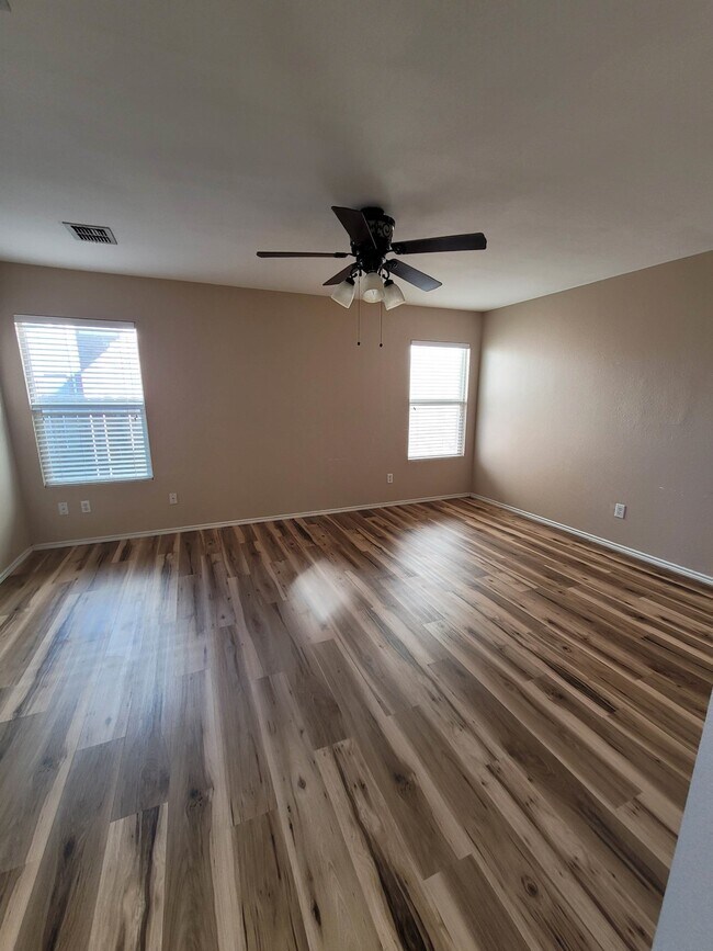 Building Photo - 1012 Mosaic Dr