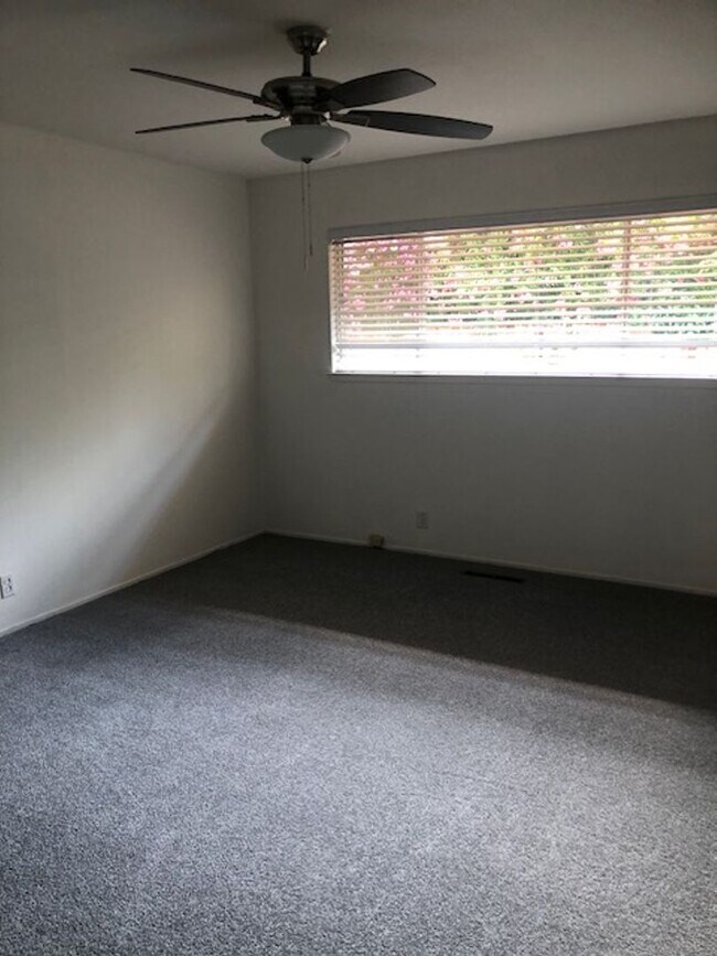Building Photo - 5800 San Juan Way