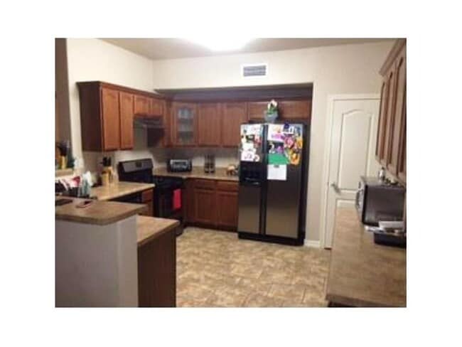 Building Photo - Great 2 story property located at West Hills!