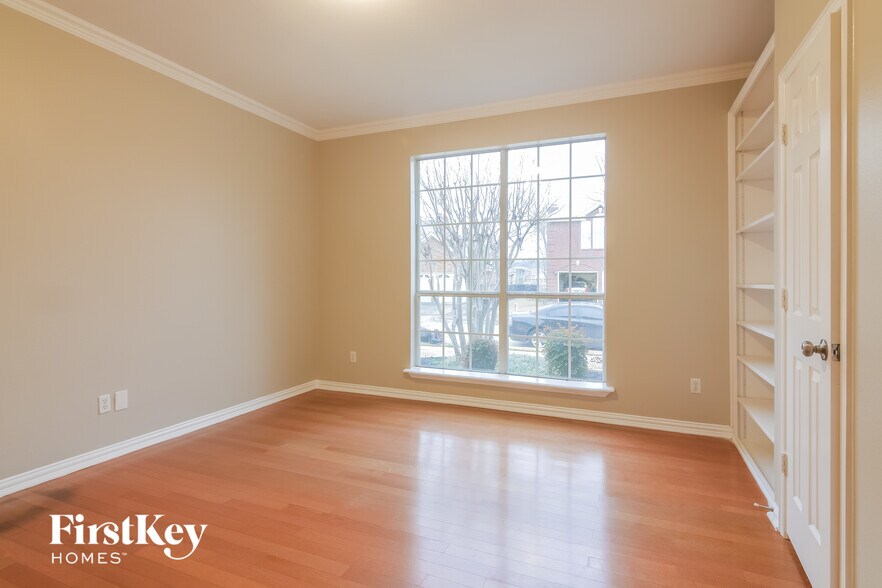 Building Photo - 3145 Waterside Dr