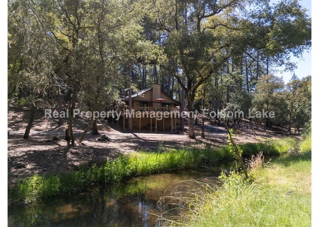 Building Photo - Charming 1-Bedroom Retreat in Desirable Ch...