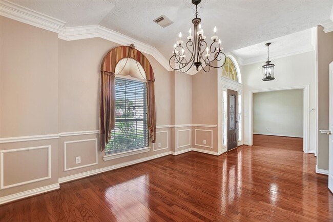 Building Photo - 3015 Newbrook Dr