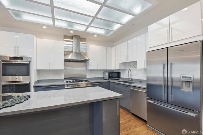 Building Photo - 526 Silver Ave