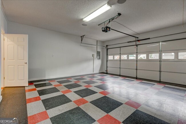 Building Photo - 1033 Pinehurst Dr