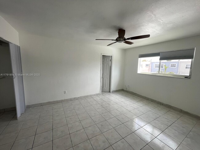 Building Photo - 1840 W 73rd Pl