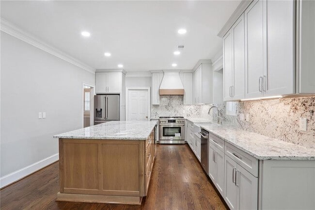 Building Photo - 8900 River Trace Dr