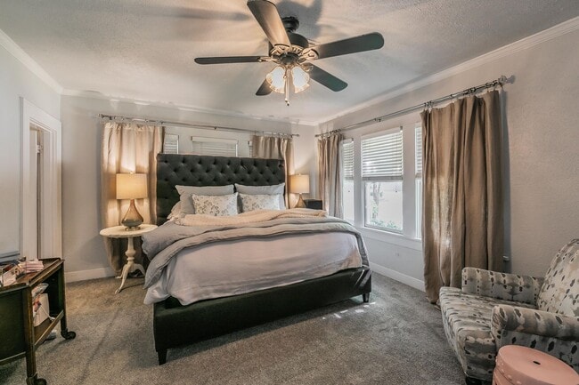 Building Photo - Charming Bungalow - Arlington Heights