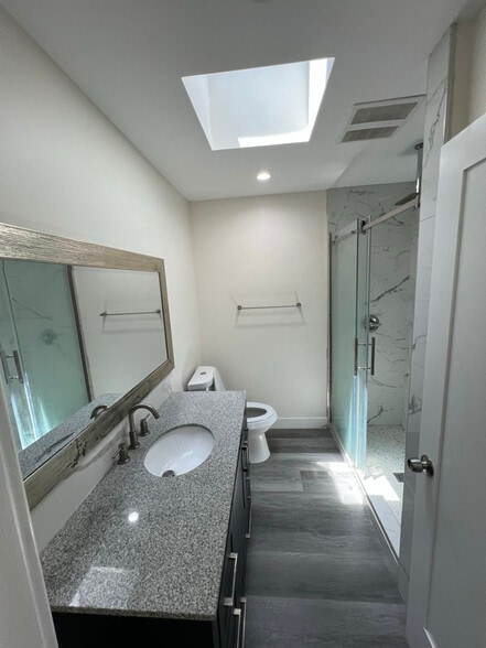 Building Photo - 3720 Elm Ave