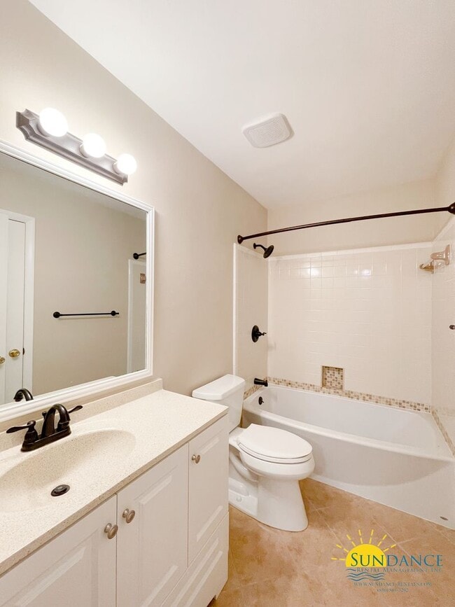 Building Photo - Beautiful 3 Bedroom Townhouse Close to Both Bases!