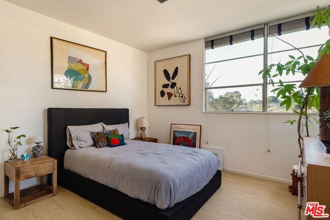 Building Photo - 1530 N Easterly Terrace