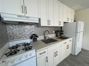 Building Photo - 1 Bed 1 Bath Makiki Apartment for Rent