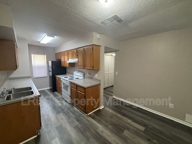 Building Photo - 1605 Terrace Dr
