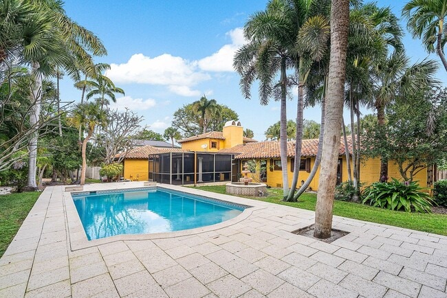 Building Photo - 334 Palm Trail