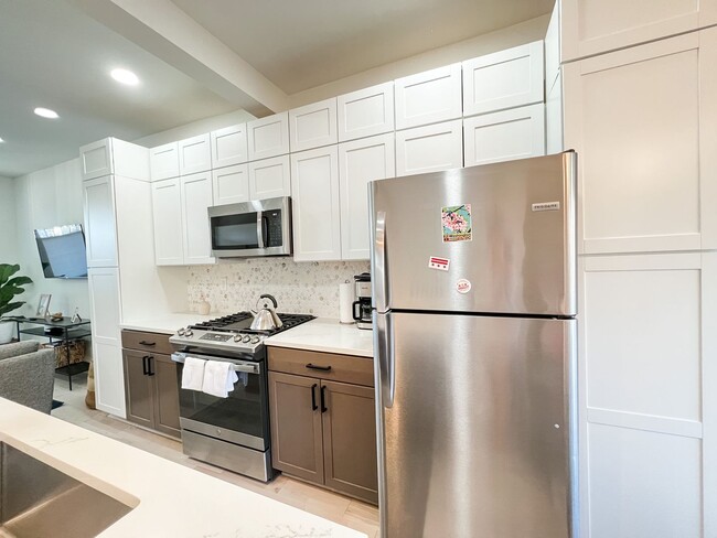 Building Photo - RENOVATED TOWNHOME WITH DECK BY METRO