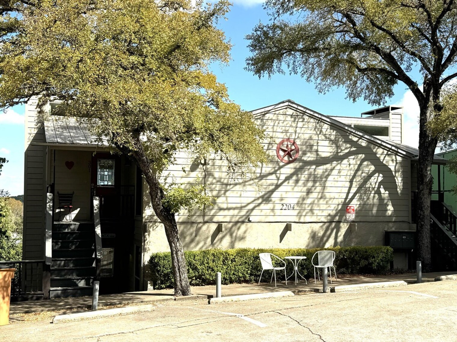 Building Photo - 2205 Spring Creek Dr