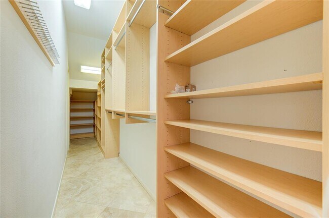 Building Photo - 607 Barkers Cove