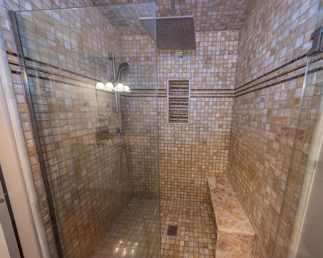 Building Photo - Spacious 4-Bedroom Home on Fisher’s Landing Cul-de-Sac