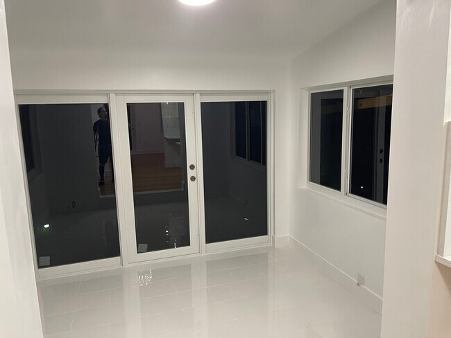 Building Photo - 2000 SW 17th St