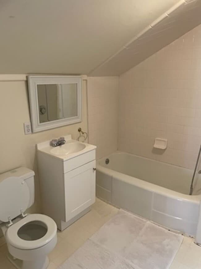 Building Photo - BEAUTIFUL SINGLE FAMILY HOME