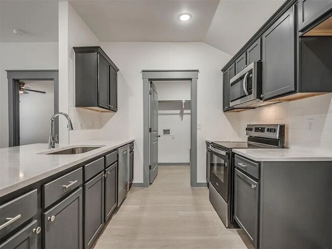 Building Photo - Turnkey 3-Bedroom Home in NW OKC – Perfect for Pets!