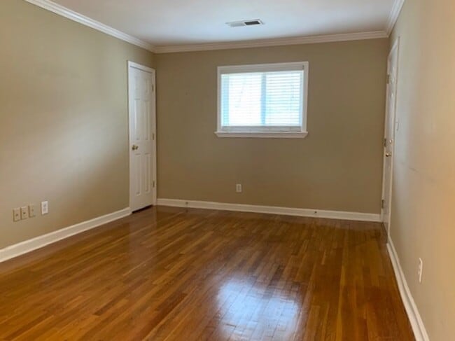 Building Photo - 2 bedroom/1 bath Condominium in a Gated Community