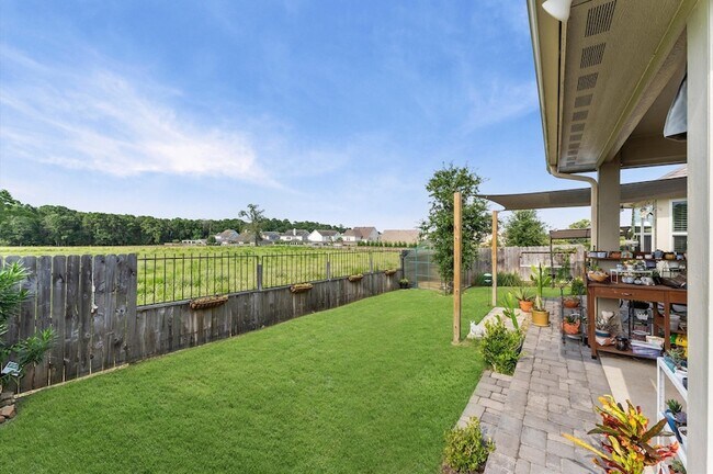 Building Photo - 2185 Woodland Pine Dr