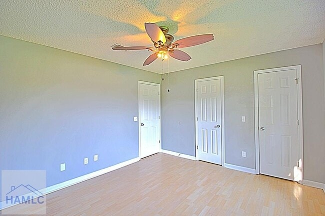 Building Photo - 850 Lyndsi Ln