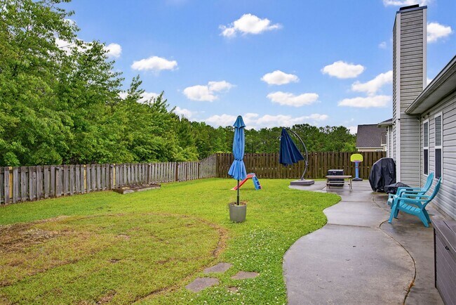Building Photo - Beautiful home in The Neighborhoods of Holly Ridge