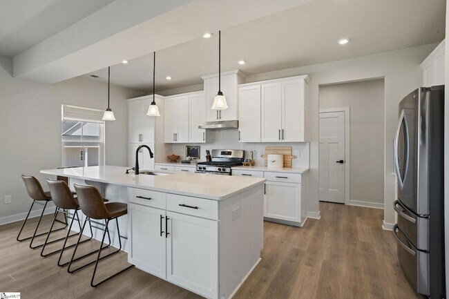 Building Photo - 680 Lady Fern Dr
