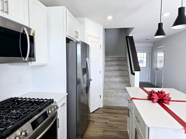 Kitchen - 1103 Middlefield Rd