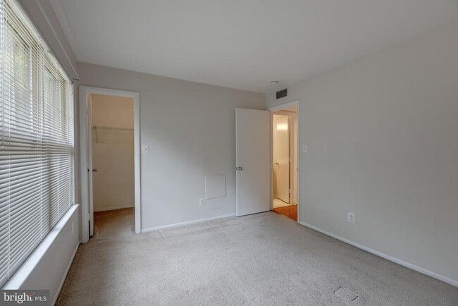 Building Photo - 1727 Ascot Way