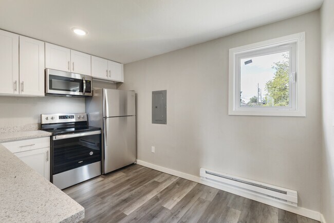 Building Photo - Charming 3BR Home in Heart of Tacoma - Modern Amenities & Prime Location!