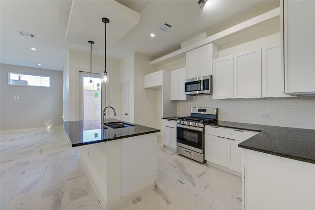 Building Photo - 2930 El Fenice Ln