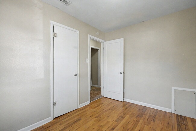 Building Photo - 1121 Cooper Ave