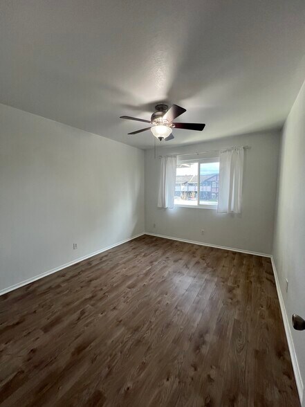 Building Photo - 1676 Maple Ave