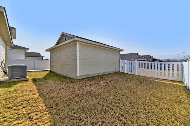 Building Photo - 401 Cane River Rd