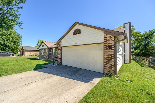 Building Photo - 8209 Parsley Ln