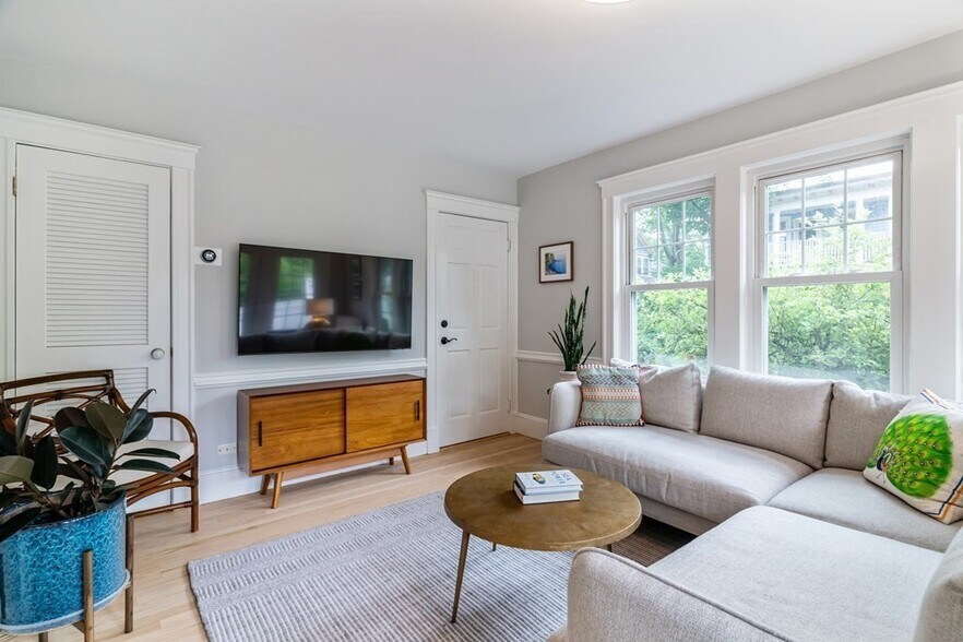 Building Photo - 109 Rockview St