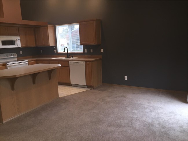 Building Photo - 915 E Galena St