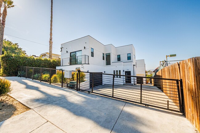 Building Photo - 705 Benton Wy