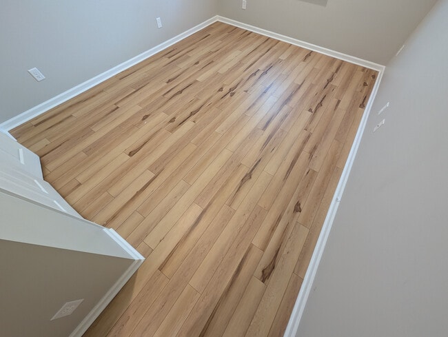 Building Photo - Room in House on Stone Mountain Dr