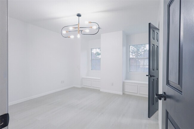 Building Photo - 17527 Sandy Cliffs Dr