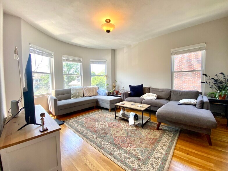 Primary Photo - 1433 Cambridge St