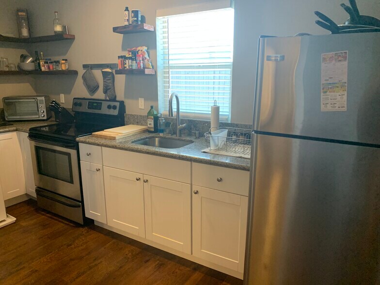 Building Photo - 114 N jacobus ave