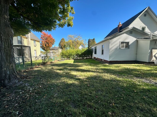 Building Photo - Three Bedroom House in Battle Creek