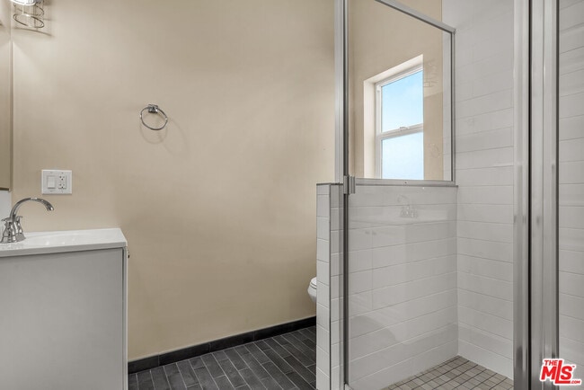 Building Photo - 2816 3/4-2814 W Jefferson Blvd