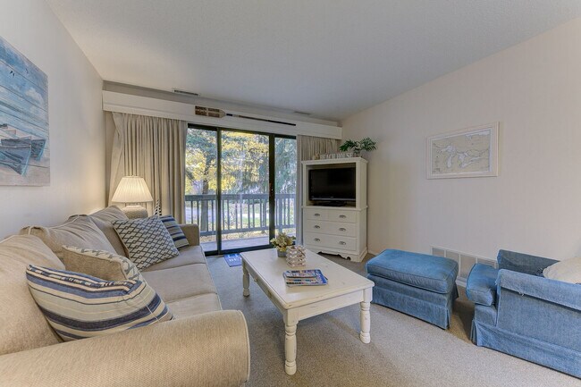 Building Photo - 5704 Creeks Crossing N